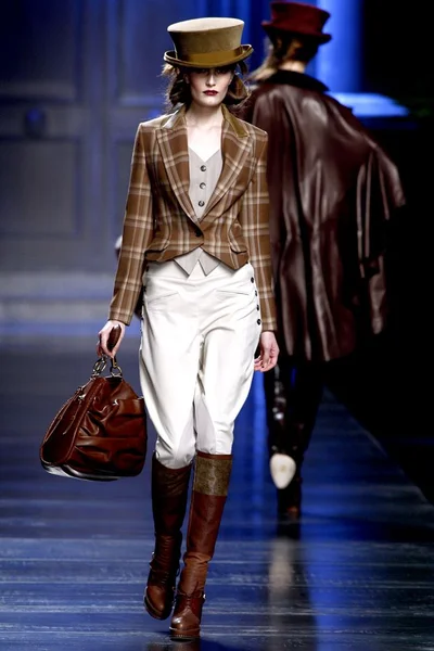 Look 3
